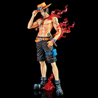 Figurine Ace avec chapeau orange et effets de flammes rouges