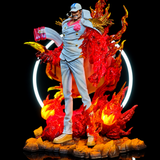 Figurine Akainu en tenue d’amiral en chef entouré d’effets de magma