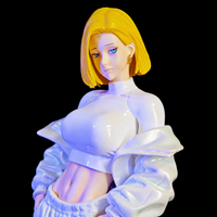 Gros plan du visage de C-18 et de sa coupe blonde