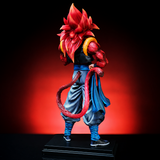 Vue arrière de la figurine Gogeta Super Saiyan 4 avec sa queue Saiyan