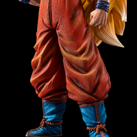 Détail de la tenue et des bottes de la figurine Goku Super Saiyan 3