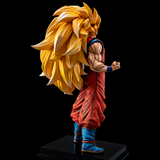 Vue arrière de Goku Super Saiyan 3 et de sa longue chevelure dorée