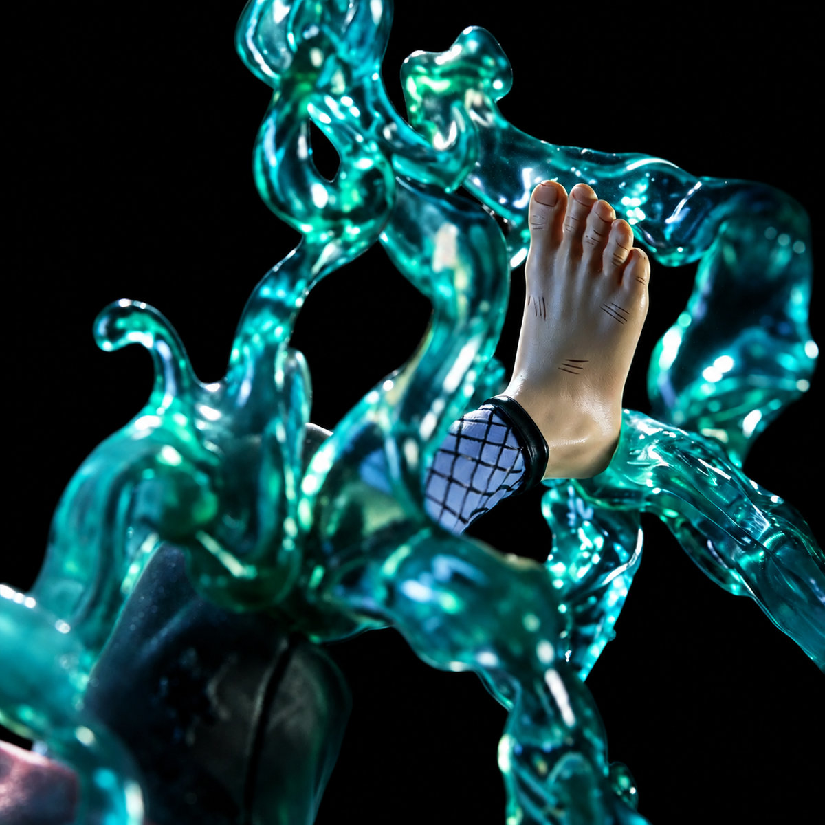 Détail des effets translucides turquoise autour de Jiraiya