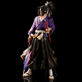 Détail du kimono violet, de la ceinture blanche et du sabre de la figurine Kokushibo