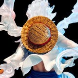 Détail du chapeau de paille dans le dos de Luffy Gear 5