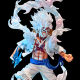 Vue trois-quarts de Luffy Gear 5 entouré de volutes translucides