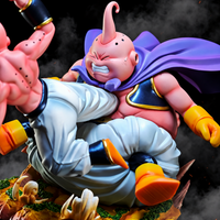 Gros plan du visage de Majin Buu pendant le combat