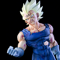 Gros plan du visage de Majin Vegeta marqué par le combat