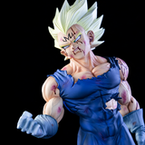 Gros plan du visage de Majin Vegeta marqué par le combat