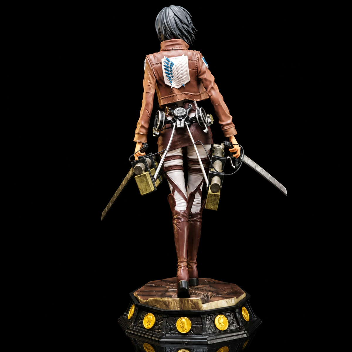 ue arrière de Mikasa avec emblème du Bataillon d'exploration et équipement tridimensionnel