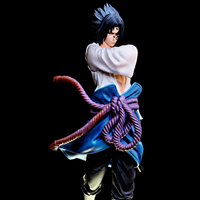 Vue rapprochée de Sasuke Marque Maudite avec tenue blanche et corde violette