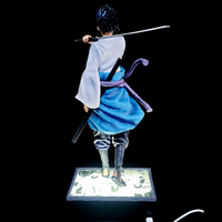 Vue arrière de la figurine Sasuke Marque Maudite avec katana
