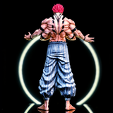 Vue arrière de Sukuna avec les marques maudites sculptées dans le dos