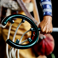 Gros plan de la fronde tenue par Usopp