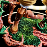Détail du socle végétal de la figurine Usopp
