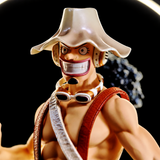 Gros plan du visage d'Usopp avec chapeau blanc et lunettes autour du cou