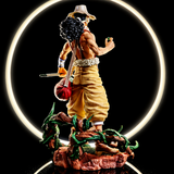 Vue trois-quarts arrière de la figurine Usopp avec sacoche et équipement